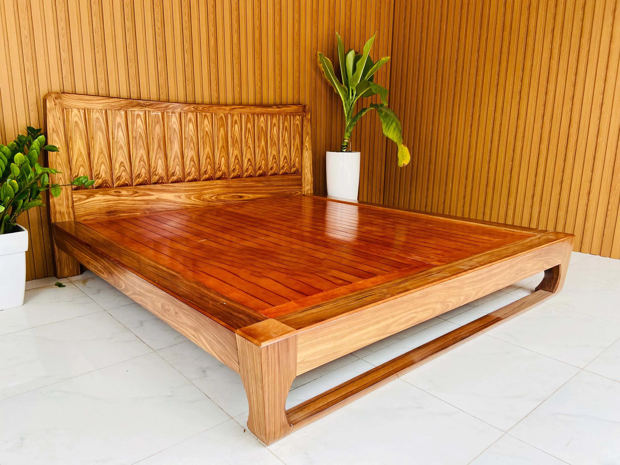 Giường gỗ hương xám hiện đại